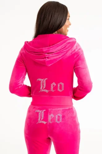 bluza z kapturem z weluru leo z moliwoci personalizacji big bling 1 2 330x495 - Bluza z kapturem z weluru Leo z możliwością personalizacji Big Bling