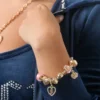 Bransoletka z łańcuszkiem i wieloma zawieszkami Bransoletka z łańcuszkiem i wieloma zawieszkami