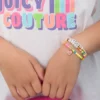 Dzieci wybierają zestaw 3 elastycznych bransoletek z koralikami i zawieszką w kształcie serca Juicy Dzieci wybierają zestaw 3 elastycznych bransoletek z koralikami i zawieszką w kształcie serca Juicy
