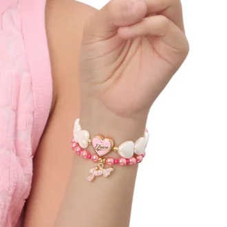 Dzieci wybierają zestaw dwóch bransoletek z zawieszką w kształcie serca Juicy