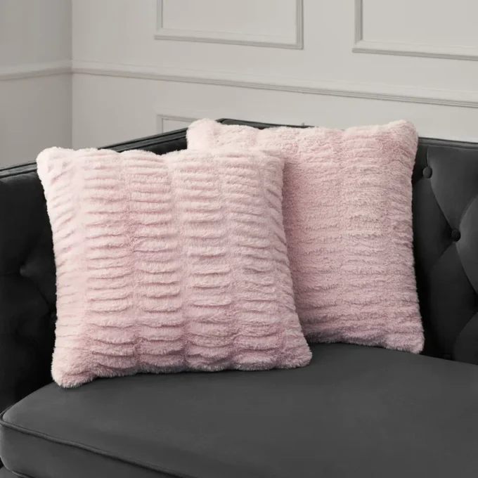Poduszka dekoracyjna z plisowanego sztucznego futra Poduszka dekoracyjna z plisowanego sztucznego futra