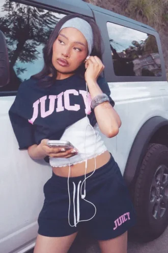 Szorty typu booty w stylu college’u