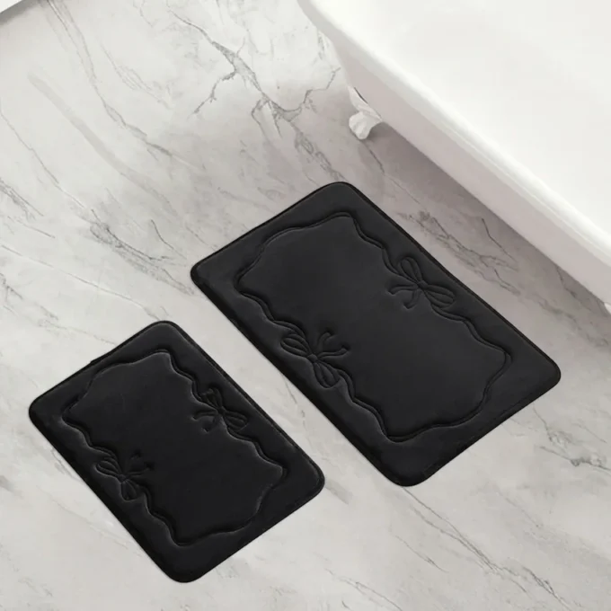 Zestaw 2 sztuk pikowanych mat łazienkowych z pianki z pamięcią kształtu Zestaw 2 sztuk pikowanych mat łazienkowych z pianki z pamięcią kształtu